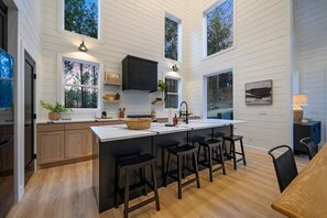 Fridge, microwave, oven, stovetop - Modern Chalet 1br + loft and bunks secluded in the hills of Broken Bow! (Broken Bow)