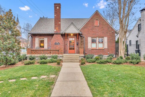 Modern Luxury Contemporary Private Studio Suite West End