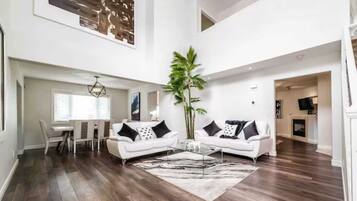 Smart TV, fireplace