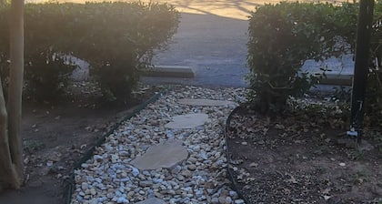 Comfortable Condo. An oasis in the middle of Dallas/Fort Worth.