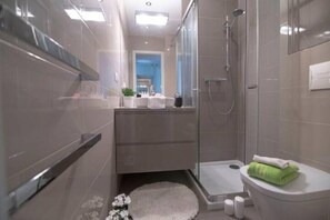Bathroom - Wlr Apartments Hoza II (Warszawa)