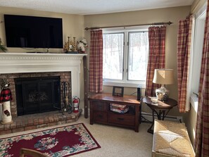 Interior - Kettlebrook ski-in/out condo w/ a newly updated kitchen and fully renovated bath (Ludlow)