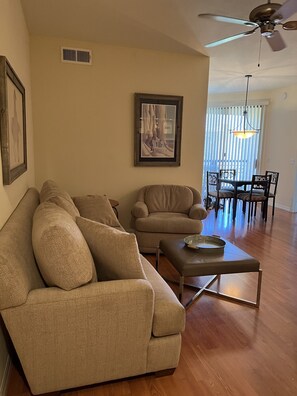 Living area - Sht to Lng Term Rental 2 B/2 B Condo (Phoenix)