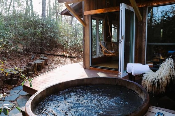Cedar hot tub right off the deck!
