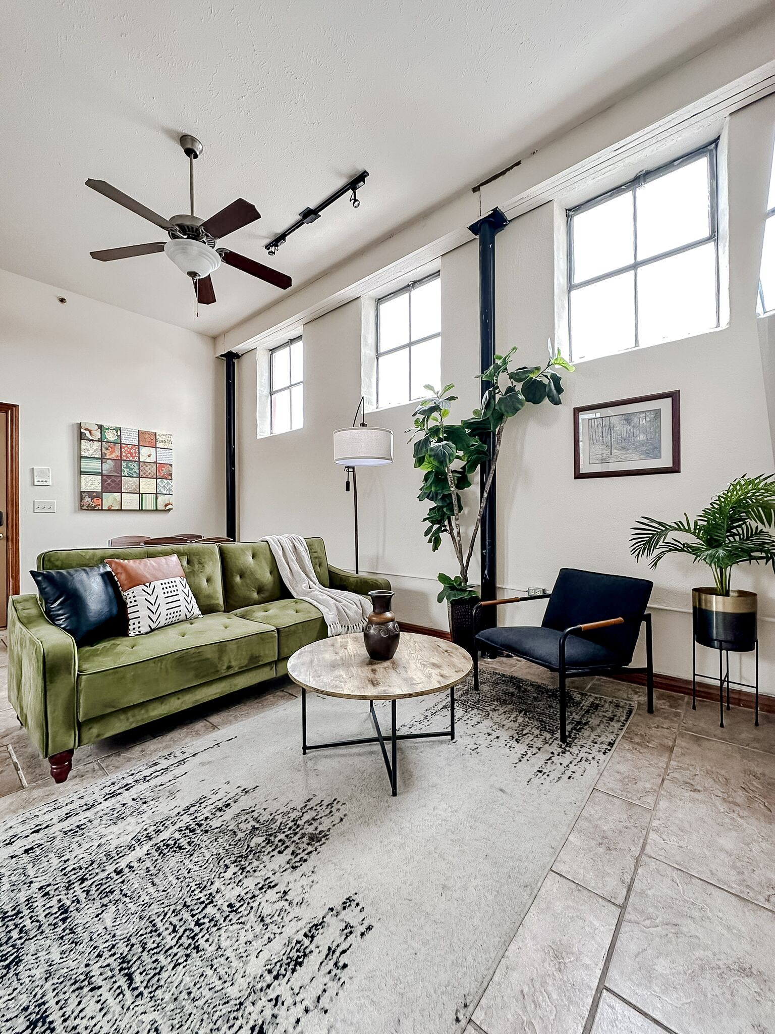 Sleepover: Supreme 2BD/1BA Condo Downtown Springfield