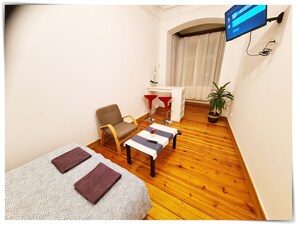 1 bedroom, bed sheets