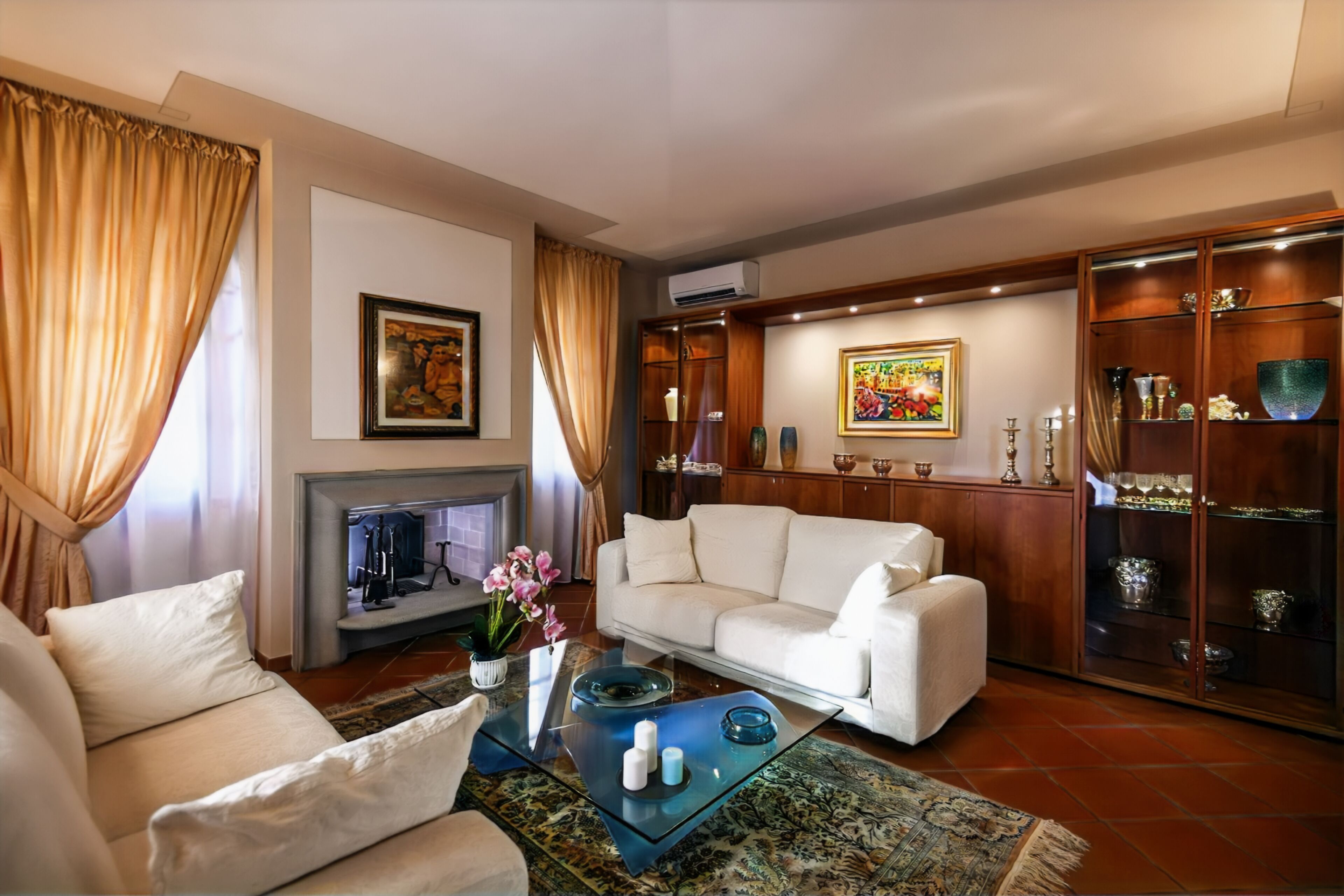 Smart-TV, Kamin, Tischfußball, Bücher