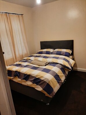 3 bedrooms, iron/ironing board, free WiFi, bed sheets - Galore De Hovingham  (North Ormesby)