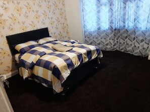 3 bedrooms, iron/ironing board, free WiFi, bed sheets - Galore De Hovingham  (North Ormesby)