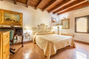 4 soverom, wi-fi (inkludert) og sengetøy