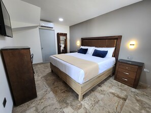 Suite | Free WiFi, bed sheets