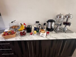 Desayuno continental incluido todos los días 