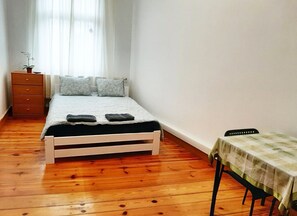 1 habitación y ropa de cama