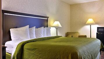 1 bedroom, desk, blackout curtains, soundproofing