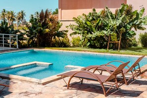 Outdoor pool, open 8:00 AM to 10:00 PM, sun loungers - 2 suítes ideal p/ amigos e casais (Aquiraz)