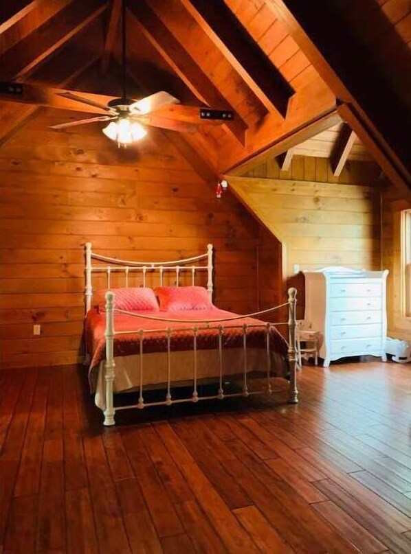 4 bedrooms, travel cot, WiFi, bed sheets