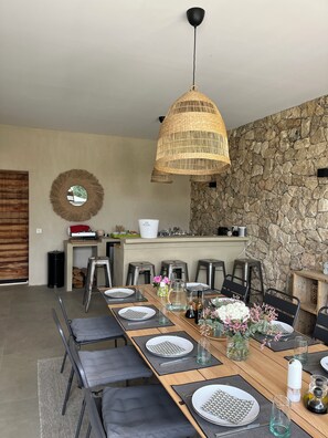 Dining - Villa Contemporaine de Plain-pied au Calme, Avec Piscine et Jardin (Aix-en-Provence)