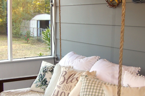 2 slaapkamers, een bureau, een strijkplank/strijkijzer, gratis wifi