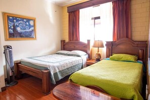 Standard Triple Room | Free WiFi - Sura Bed and Breakfast (San José)