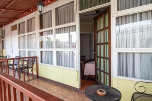 Standard Double Room | Living area - Sura Bed and Breakfast (San José)