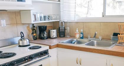 Panoramic View 2br on Hill in Uptown Oakridge