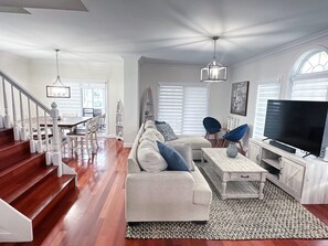 Living area - CANAL FRONT HOME WITH DOCK FOR YOUR BOAT.  CENTRALLY LOCATED IN KEY LARGO (Key Largo)