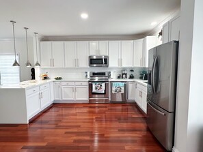 Private kitchen - CANAL FRONT HOME WITH DOCK FOR YOUR BOAT.  CENTRALLY LOCATED IN KEY LARGO (Key Largo)