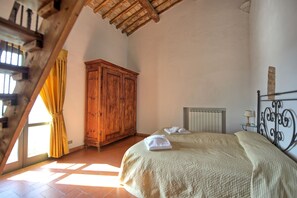 1 bedroom, travel crib, free WiFi - Fienile - Apartment with pool (Acone)