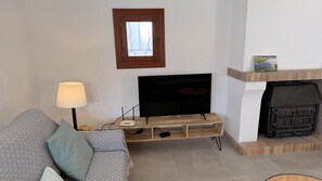 TV - Villa MAESO, sea views, air conditioning, pool, 8 pax (Son Bou)