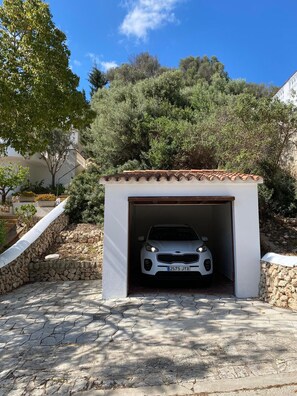 Property grounds - Villa MAESO, sea views, air conditioning, pool, 8 pax (Son Bou)