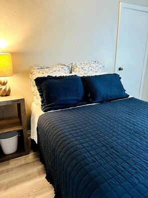 2 chambres, fer et planche à repasser, Wi-Fi, draps fournis