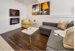 Smart TV, fireplace