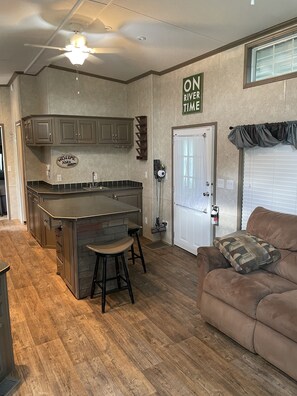 Smart TV, fireplace - Mohican riverfront property on Wally Road. (Glenmont)