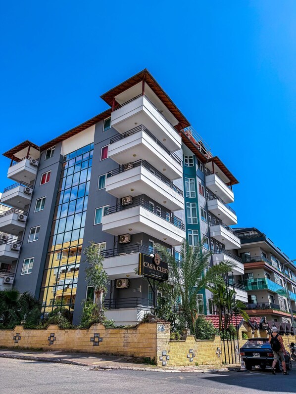 Vista frontal de la propiedad