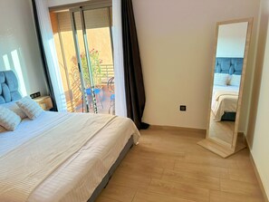 2 多间卧室、熨斗/熨衣板、WiFi、床单