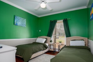 5 bedrooms, free WiFi, bed sheets - NEW! Spacious & kid friendly - great for the whole fam! Close to everything! (Macon)