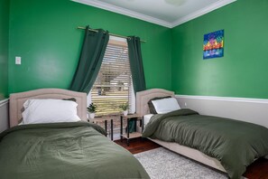 5 bedrooms, free WiFi, bed sheets