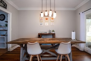 Dining - NEW! Spacious & kid friendly - great for the whole fam! Close to everything! (Macon)