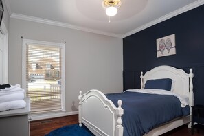5 bedrooms, free WiFi, bed sheets