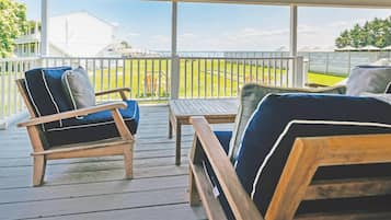 Bungalow 2 Queens | Free WiFi, bed sheets