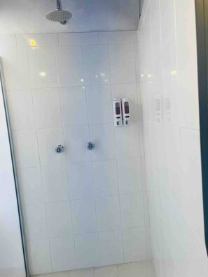Apartment, 1 Schlafzimmer, Balkon, Stadtblick | Badezimmer | Toilettenpapier