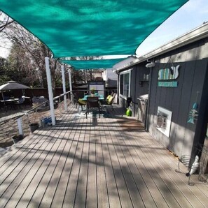 Outdoor dining - CDA Place - Private 2BR 1BA 1,300 SF Bsmt Suite (Coeur d'Alene)