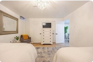 1 habitación, tabla de planchar con plancha, wifi gratis y ropa de cama 