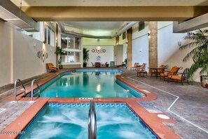 Piscina coperta, una piscina riscaldata