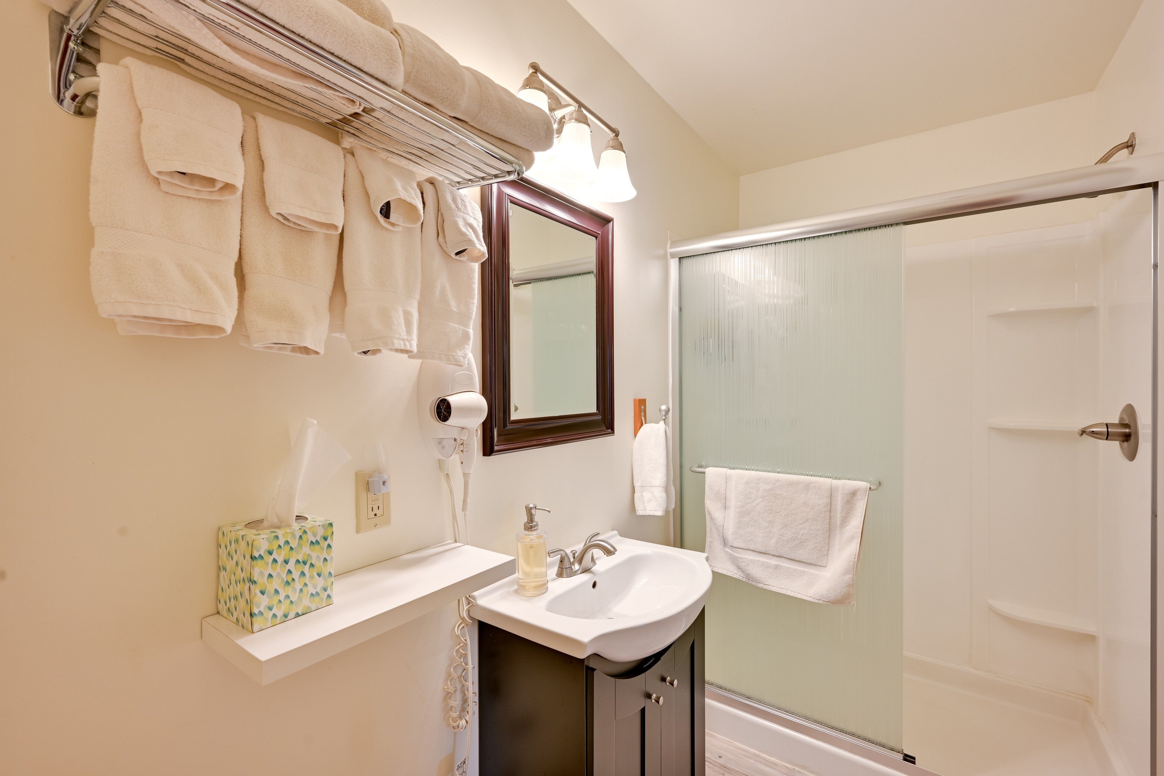 Hårføner, håndklær, såpe og sjampo