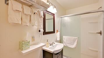 Hårføner, håndklær, såpe og sjampo