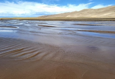 Beach. Mountain Side Home with Spectacular Views!! 2bd-2ba - 420 & Dog Friendly + AC !!