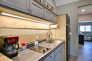 冰箱、微波炉、茶具/咖啡用具、烤面包机