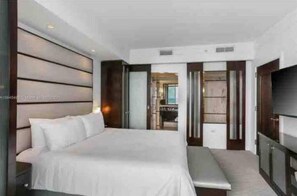 1 bedroom, in-room safe, iron/ironing board, travel cot - FONTAINEBLEAU MIAMI SORRENTO oceanfront 1 bedroom (Miami Beach)