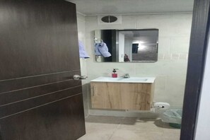 Handtücher, Seife, Toilettenpapier